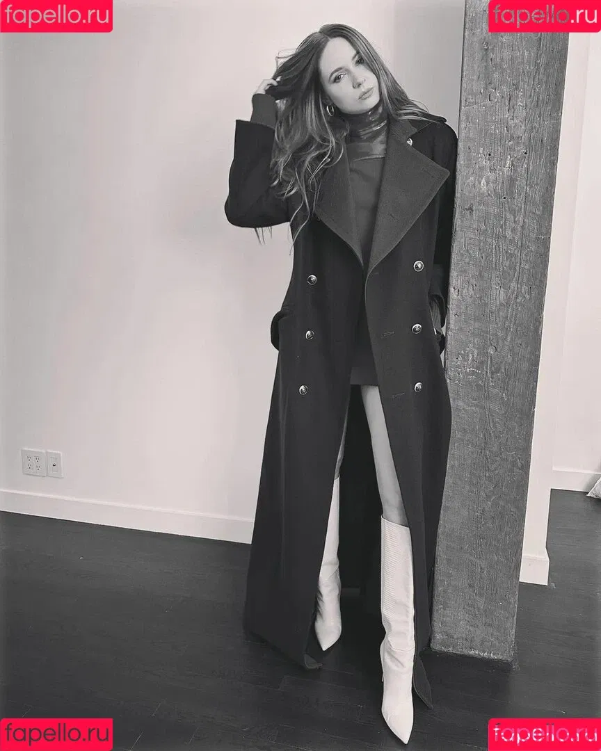Karen Gillan Onlyfans Photo Gallery 