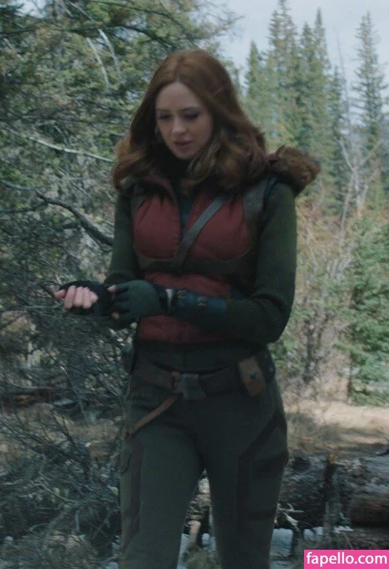 Karen Gillan Onlyfans Photo Gallery 