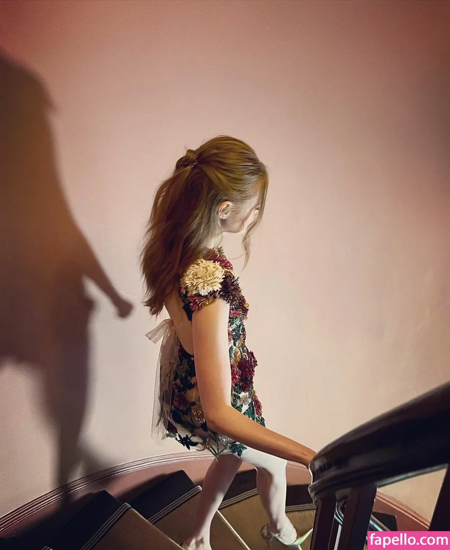 Karen Gillan Onlyfans Photo Gallery 