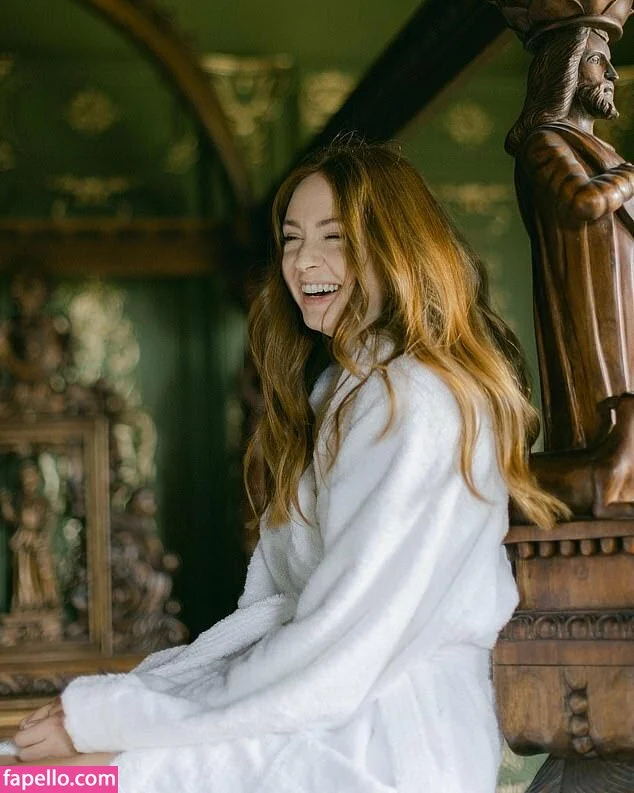 Karen Gillan Onlyfans Photo Gallery 