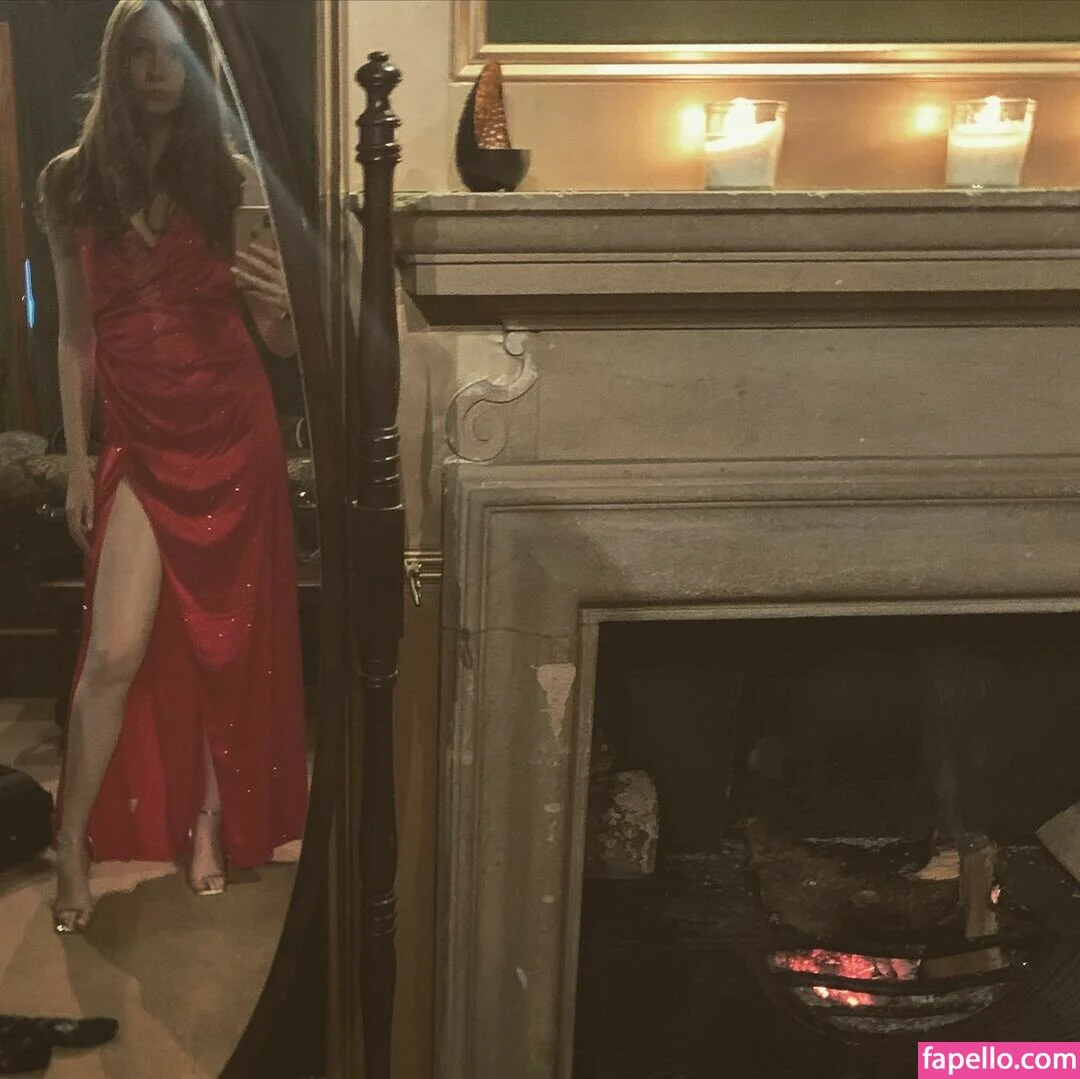 Karen Gillan Onlyfans Photo Gallery 