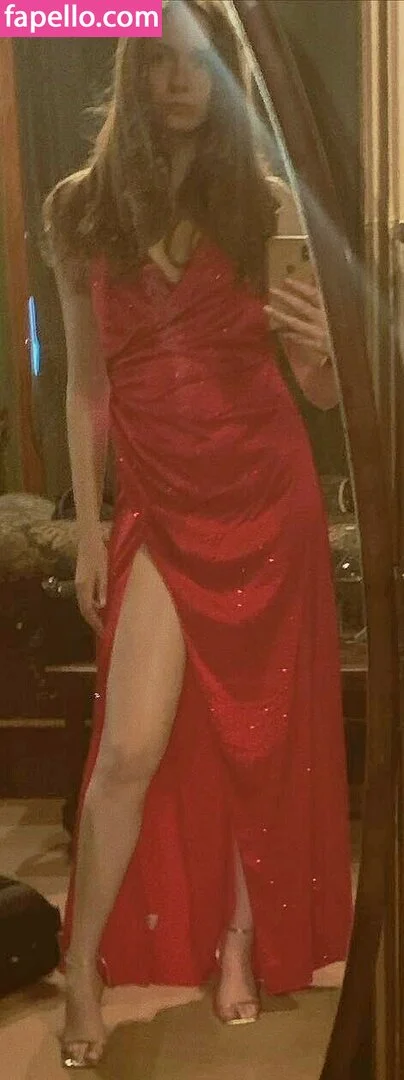 Karen Gillan Onlyfans Photo Gallery 