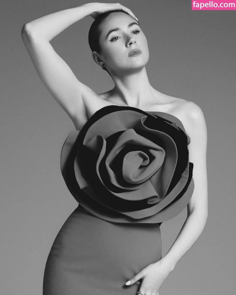 Karen Gillan Onlyfans Photo Gallery 