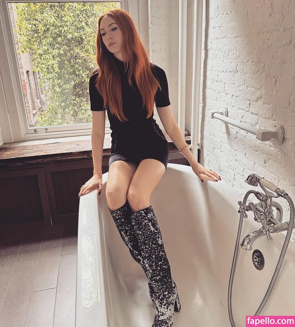 Karen Gillan Onlyfans Photo Gallery 