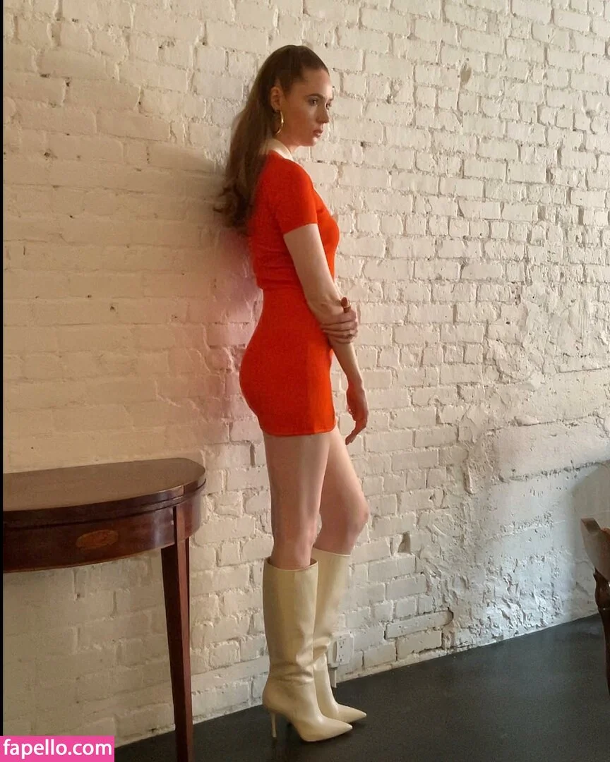 Karen Gillan Onlyfans Photo Gallery 