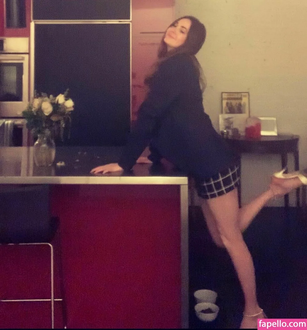 Karen Gillan Onlyfans Photo Gallery 