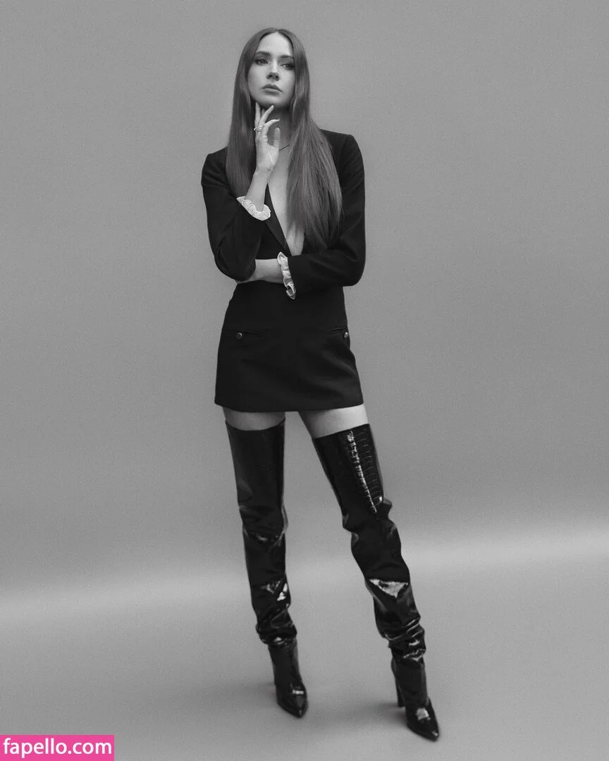 Karen Gillan Onlyfans Photo Gallery 