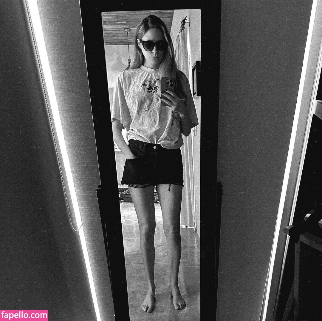 Karen Gillan Onlyfans Photo Gallery 