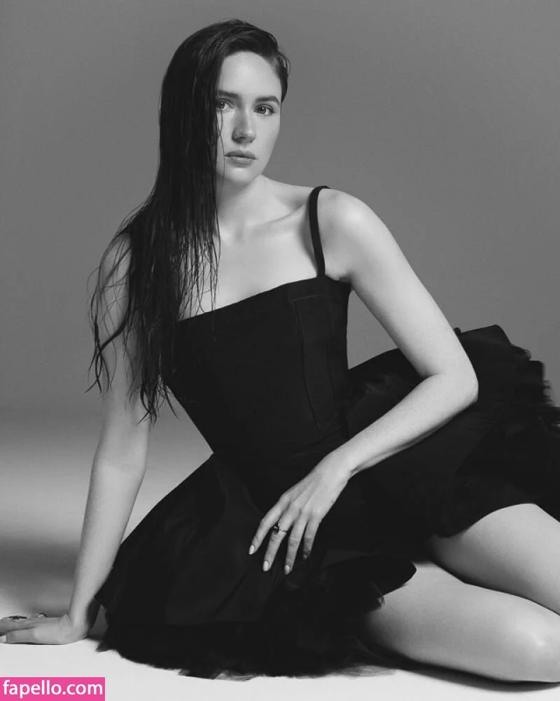 Karen Gillan Onlyfans Photo Gallery 