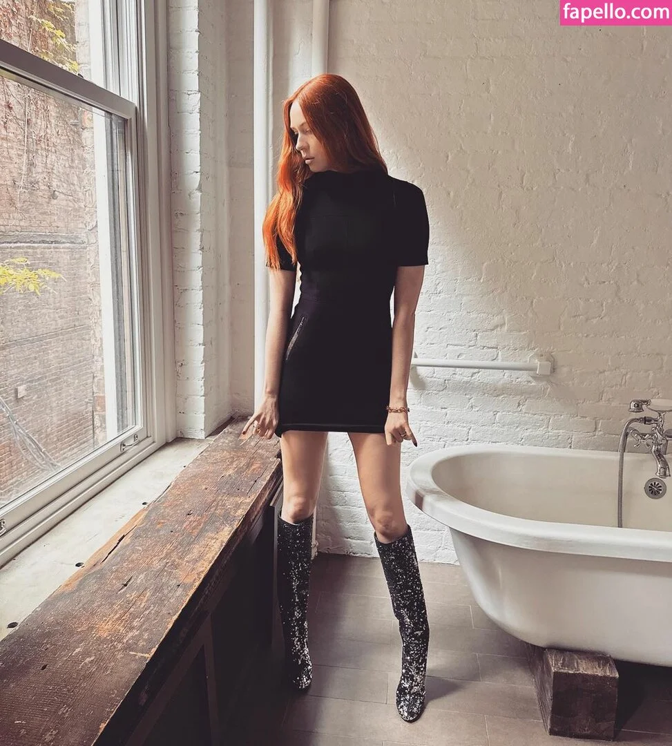 Karen Gillan Onlyfans Photo Gallery 