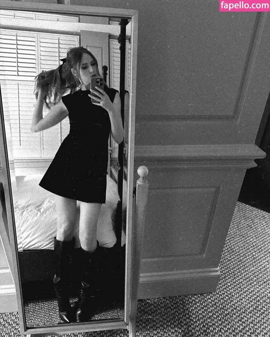 Karen Gillan Onlyfans Photo Gallery 