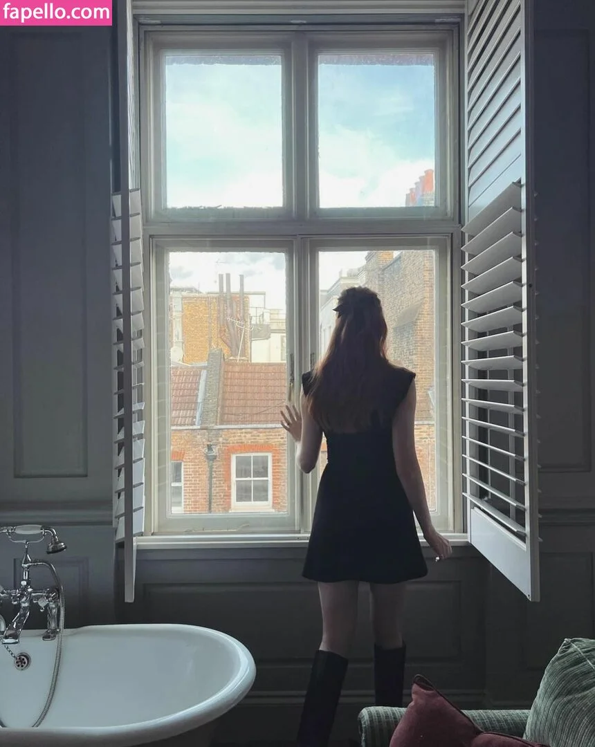 Karen Gillan Onlyfans Photo Gallery 