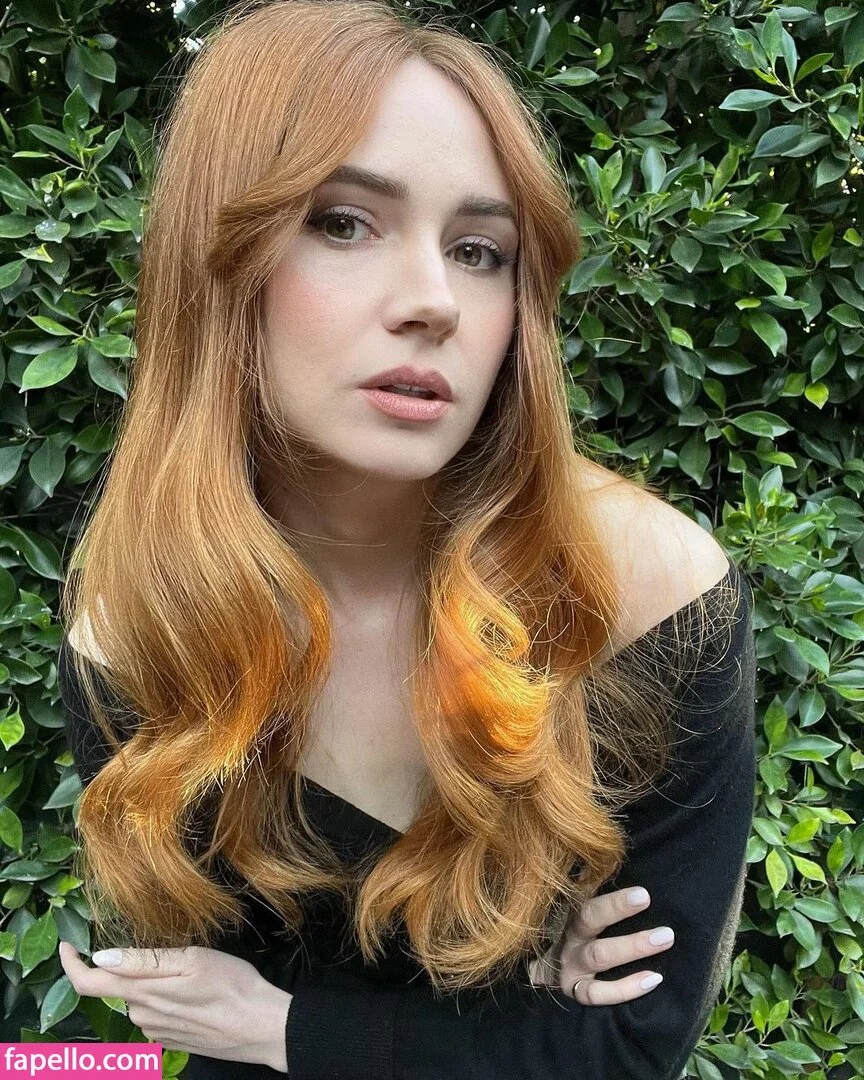 Karen Gillan Onlyfans Photo Gallery 
