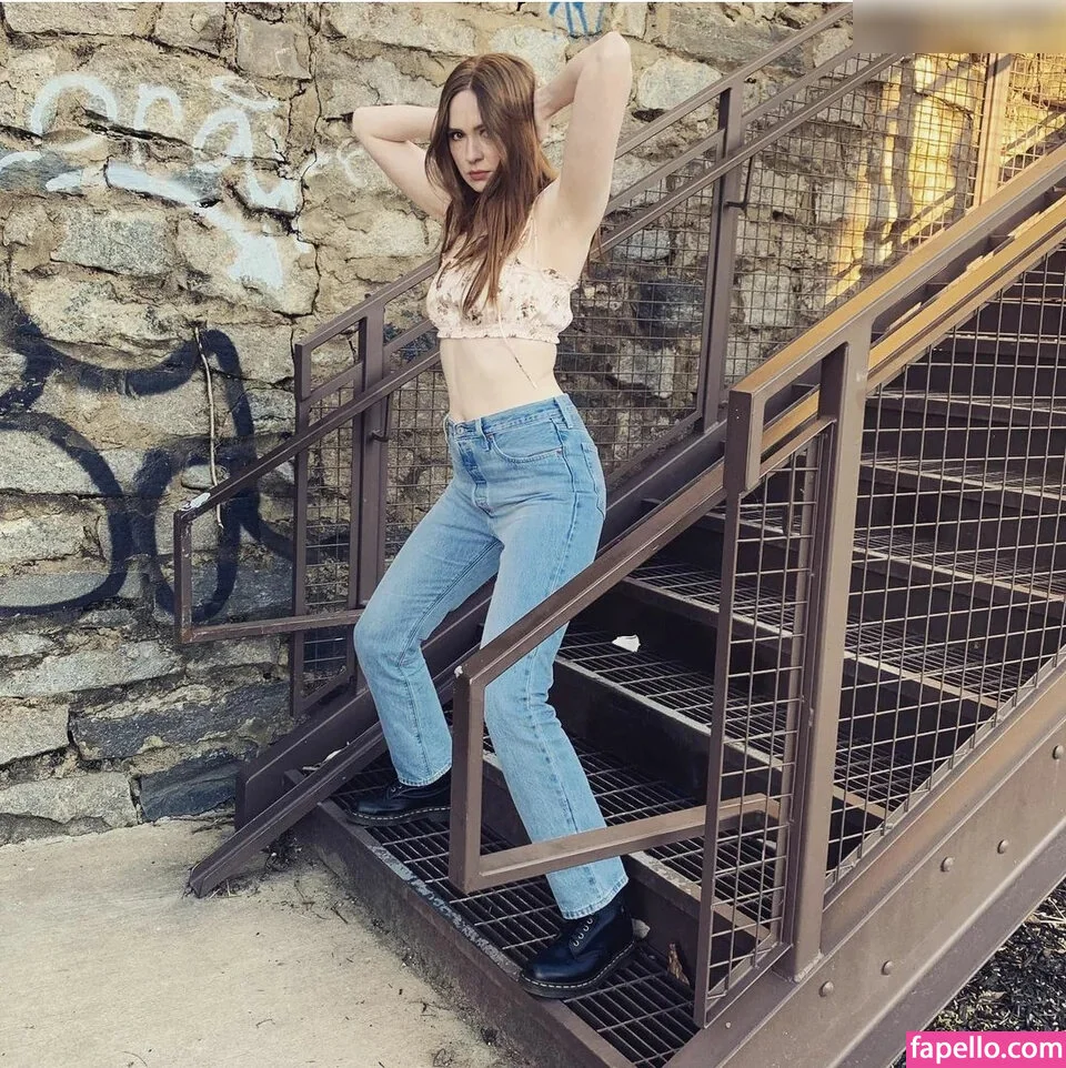 Karen Gillan Onlyfans Photo Gallery 