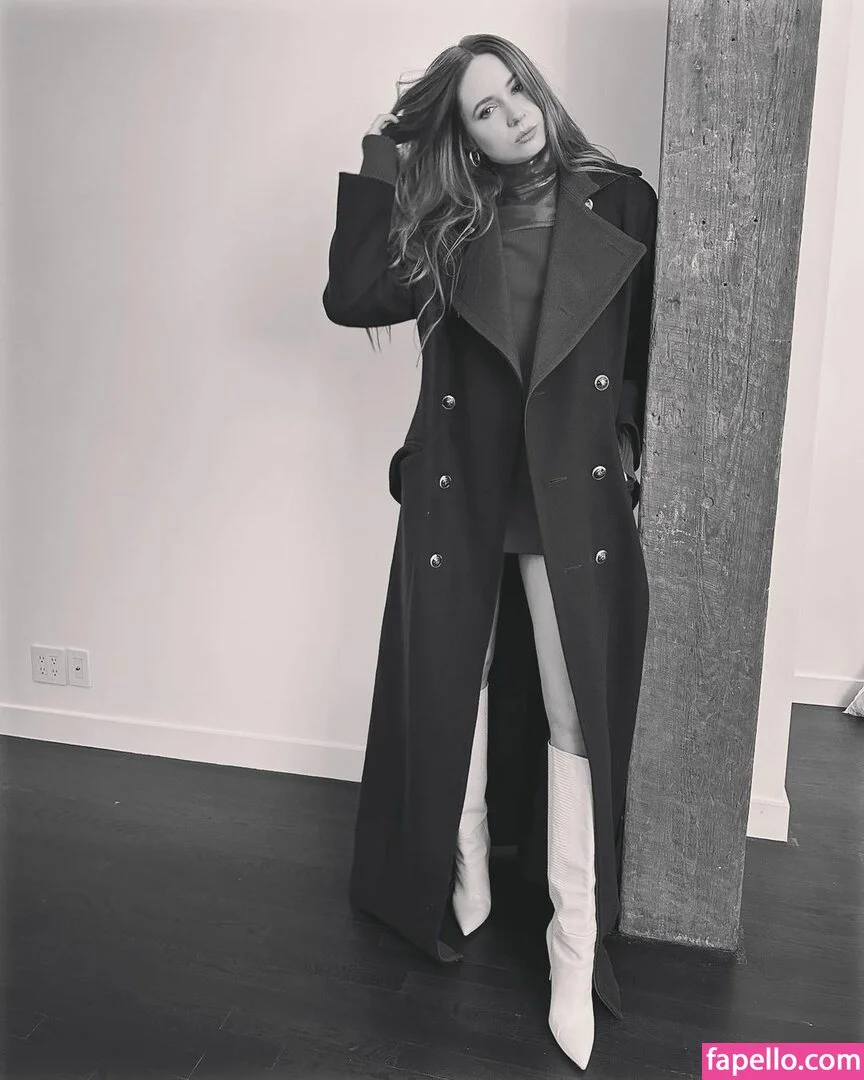 Karen Gillan Onlyfans Photo Gallery 