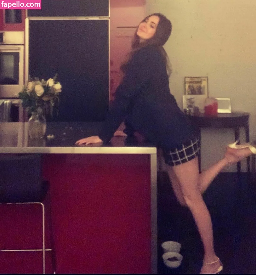 Karen Gillan Onlyfans Photo Gallery 