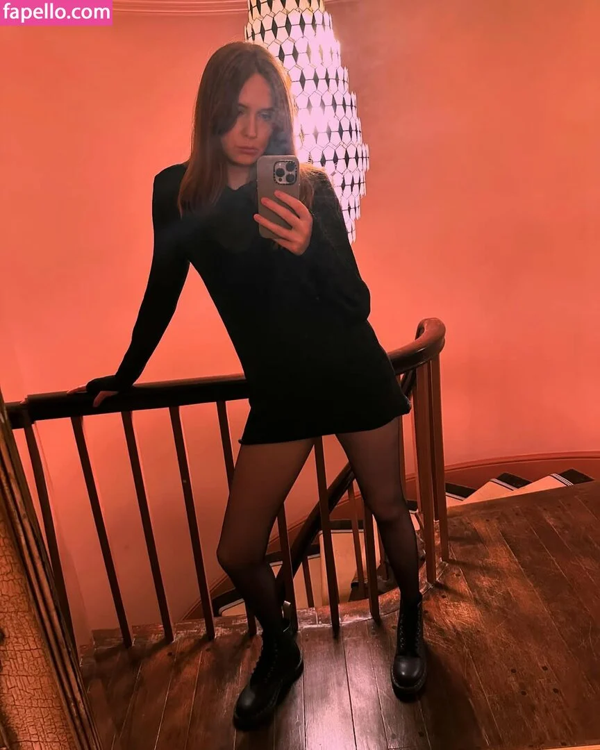 Karen Gillan Onlyfans Photo Gallery 