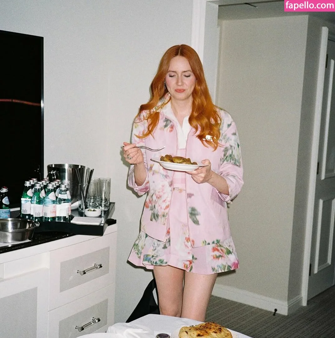 Karen Gillan Onlyfans Photo Gallery 