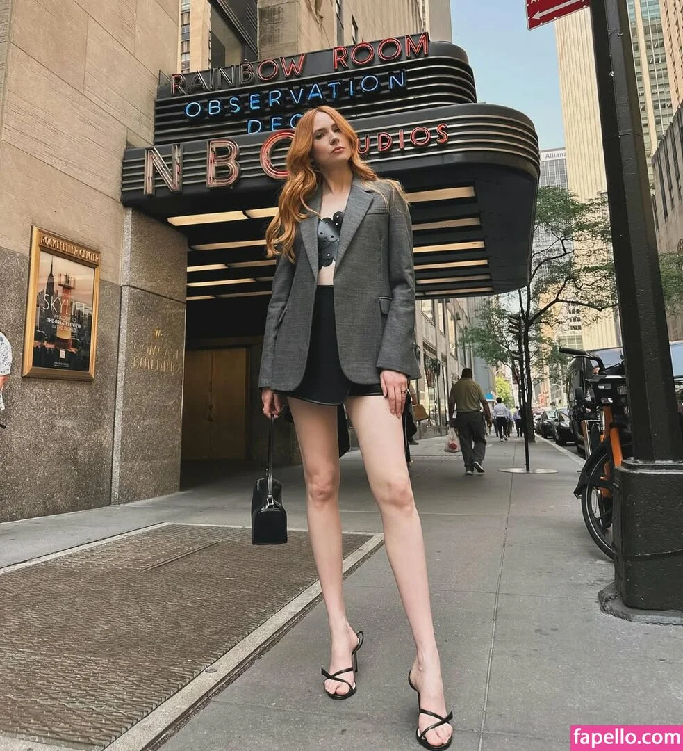 Karen Gillan Onlyfans Photo Gallery 