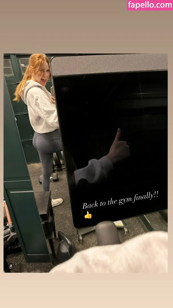 Karen Gillan Onlyfans Photo Gallery 