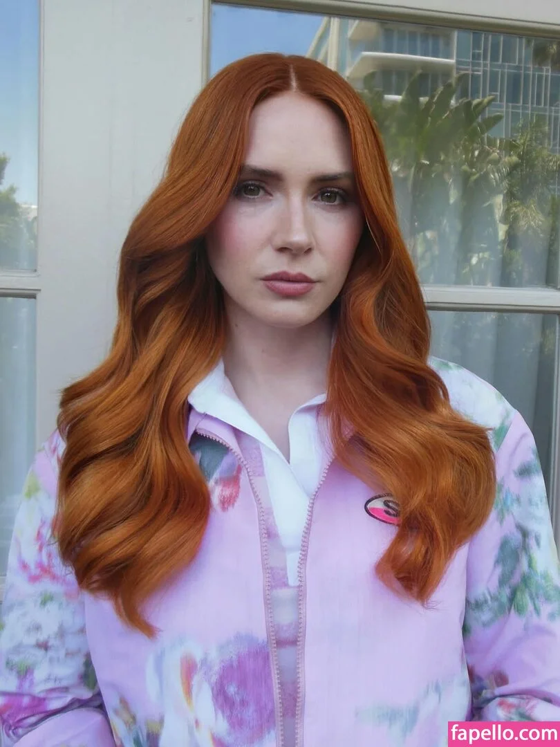 Karen Gillan Onlyfans Photo Gallery 