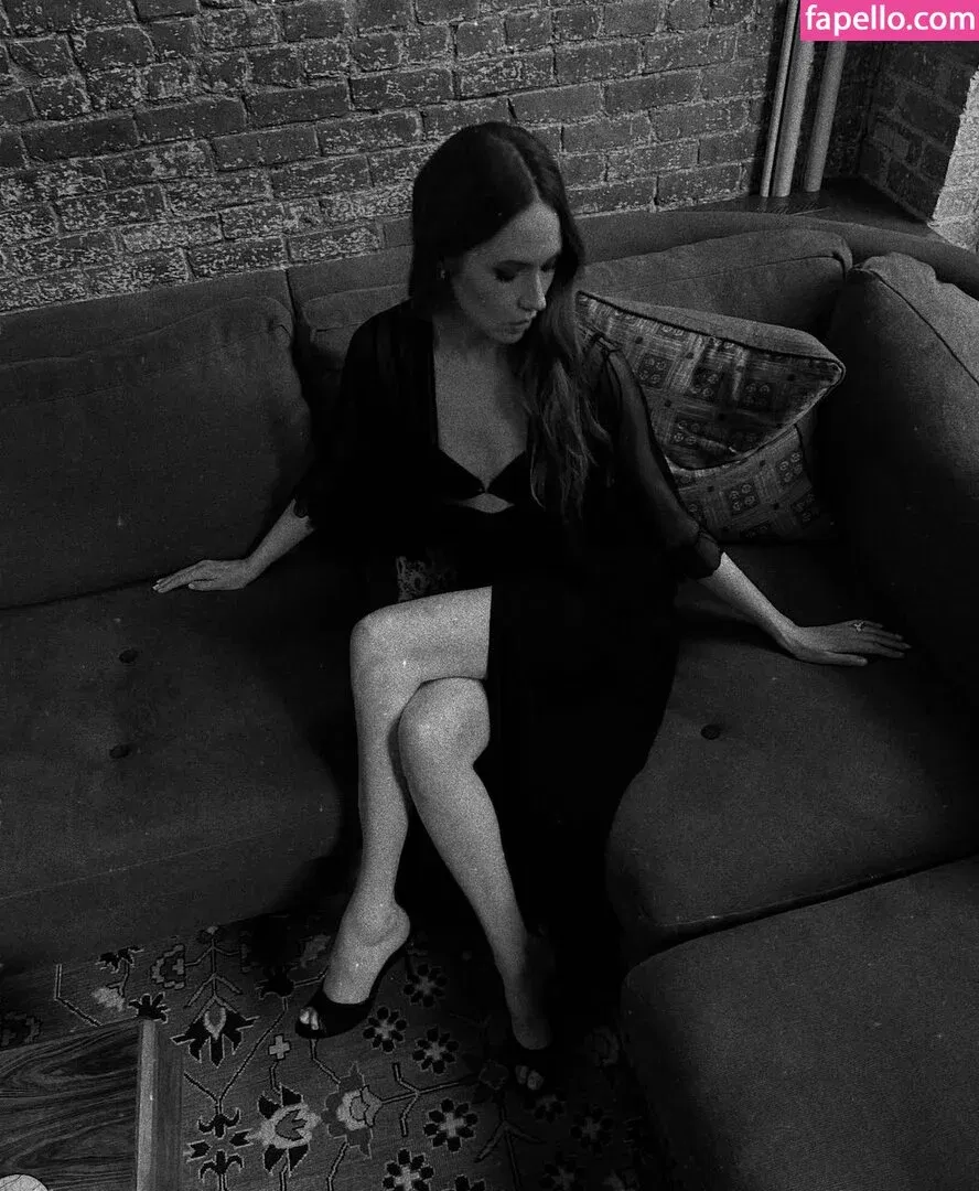 Karen Gillan Onlyfans Photo Gallery 