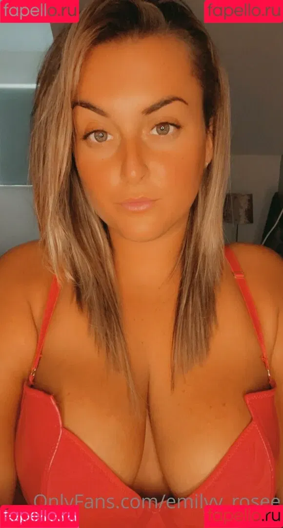 emilyy_rosee Onlyfans Photo Gallery 