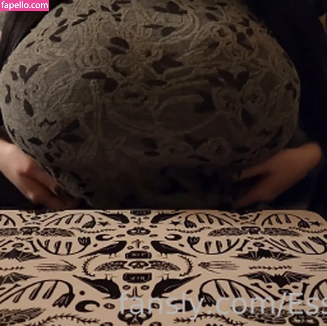 Esskayuwu Onlyfans Photo Gallery 