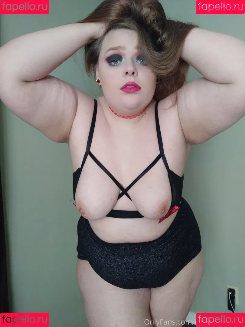 phoebegoth Onlyfans Photo Gallery 