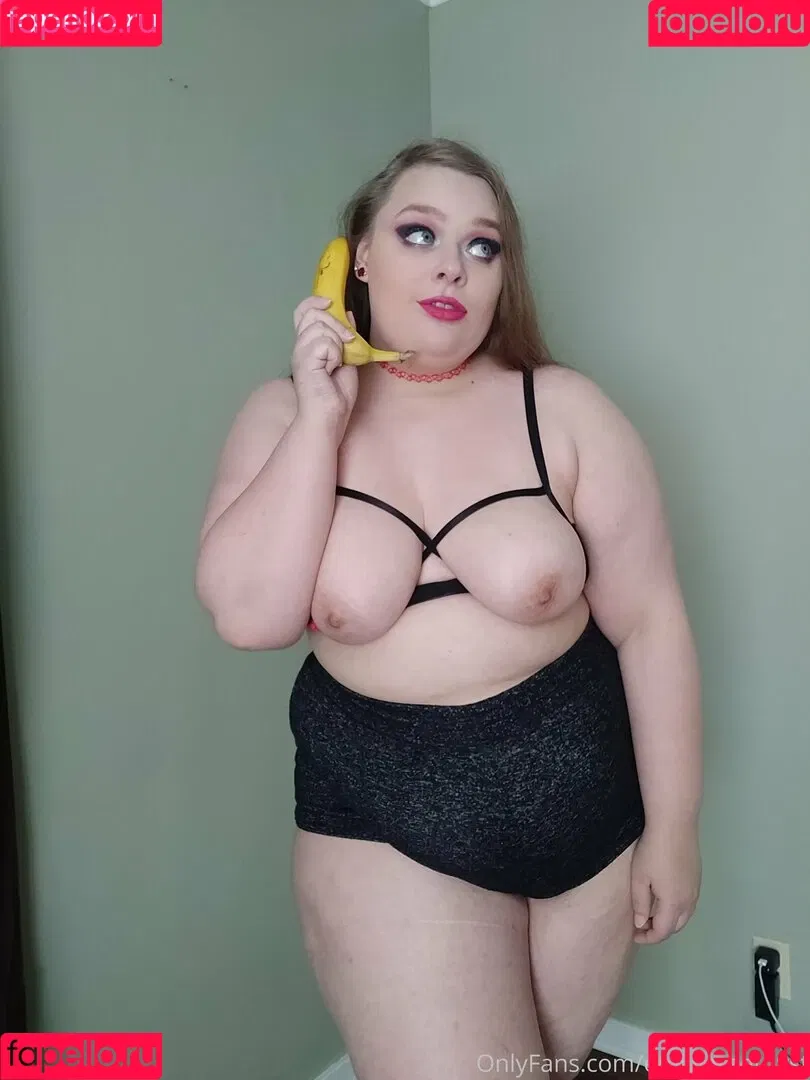 phoebegoth Onlyfans Photo Gallery 
