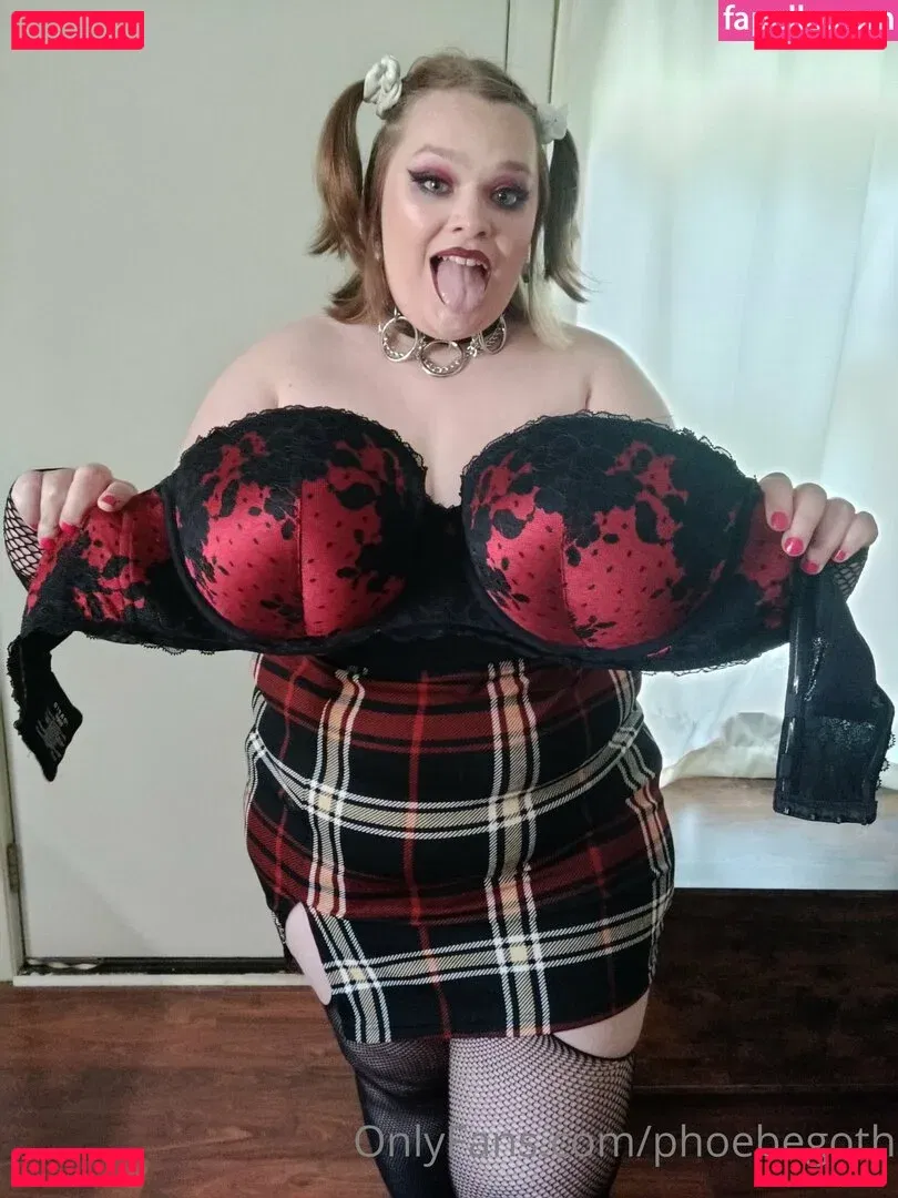 phoebegoth Onlyfans Photo Gallery 