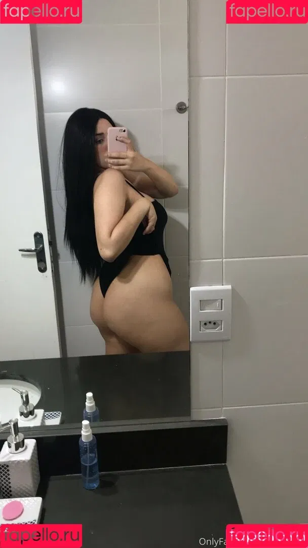 ellaarievilo Onlyfans Photo Gallery 