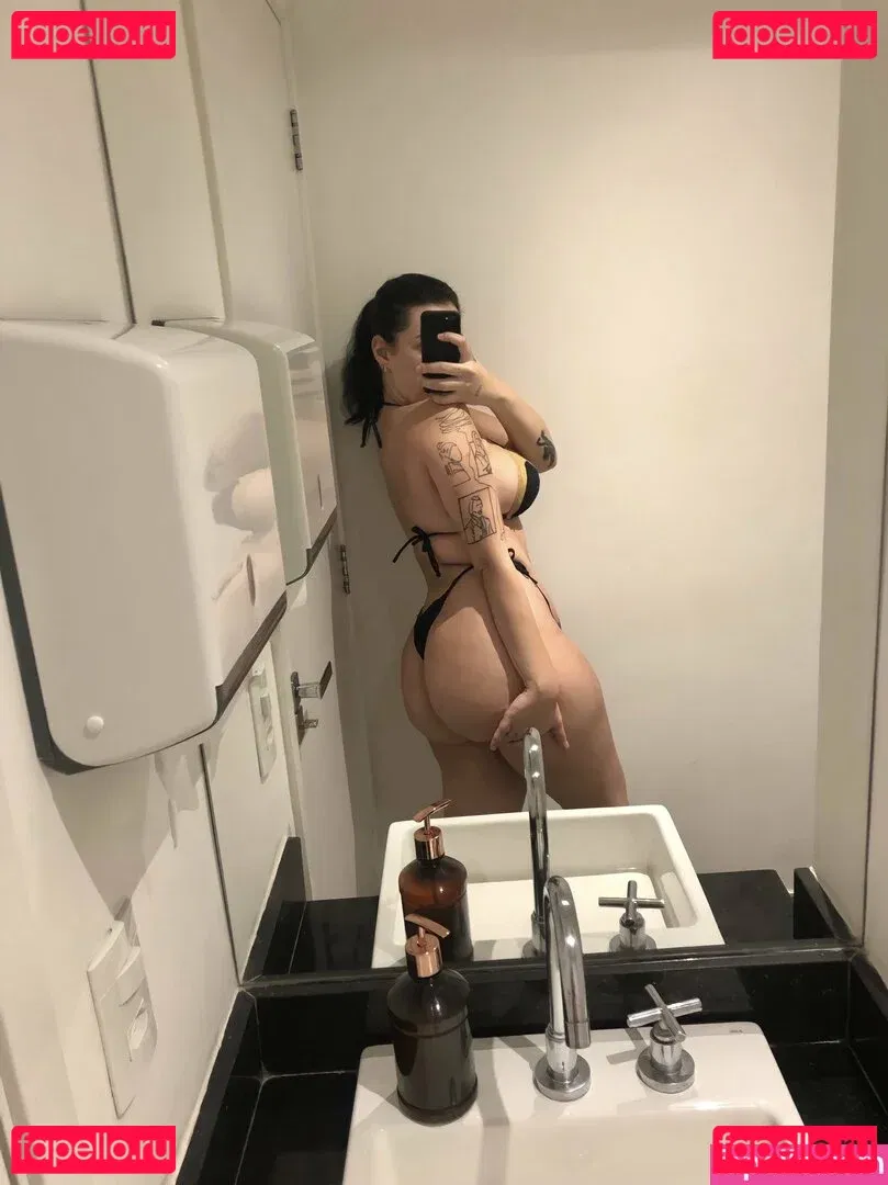 ellaarievilo Onlyfans Photo Gallery 