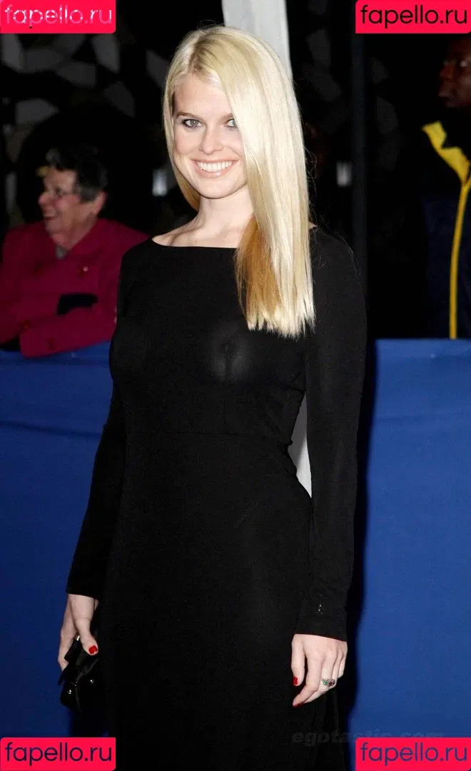 Alice Eve Onlyfans Photo Gallery 