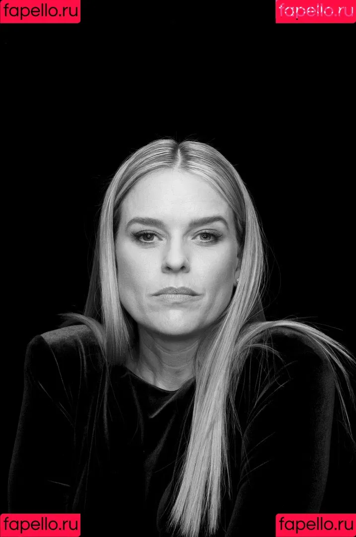 Alice Eve Onlyfans Photo Gallery 
