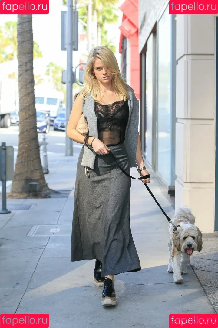 Alice Eve Onlyfans Photo Gallery 