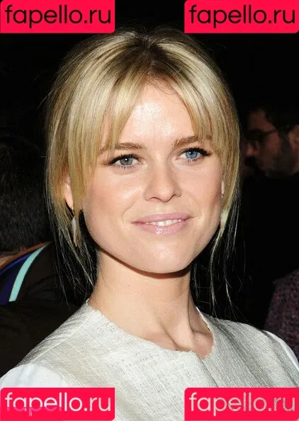 Alice Eve Onlyfans Photo Gallery 