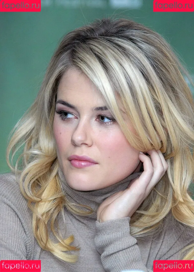 Alice Eve Onlyfans Photo Gallery 