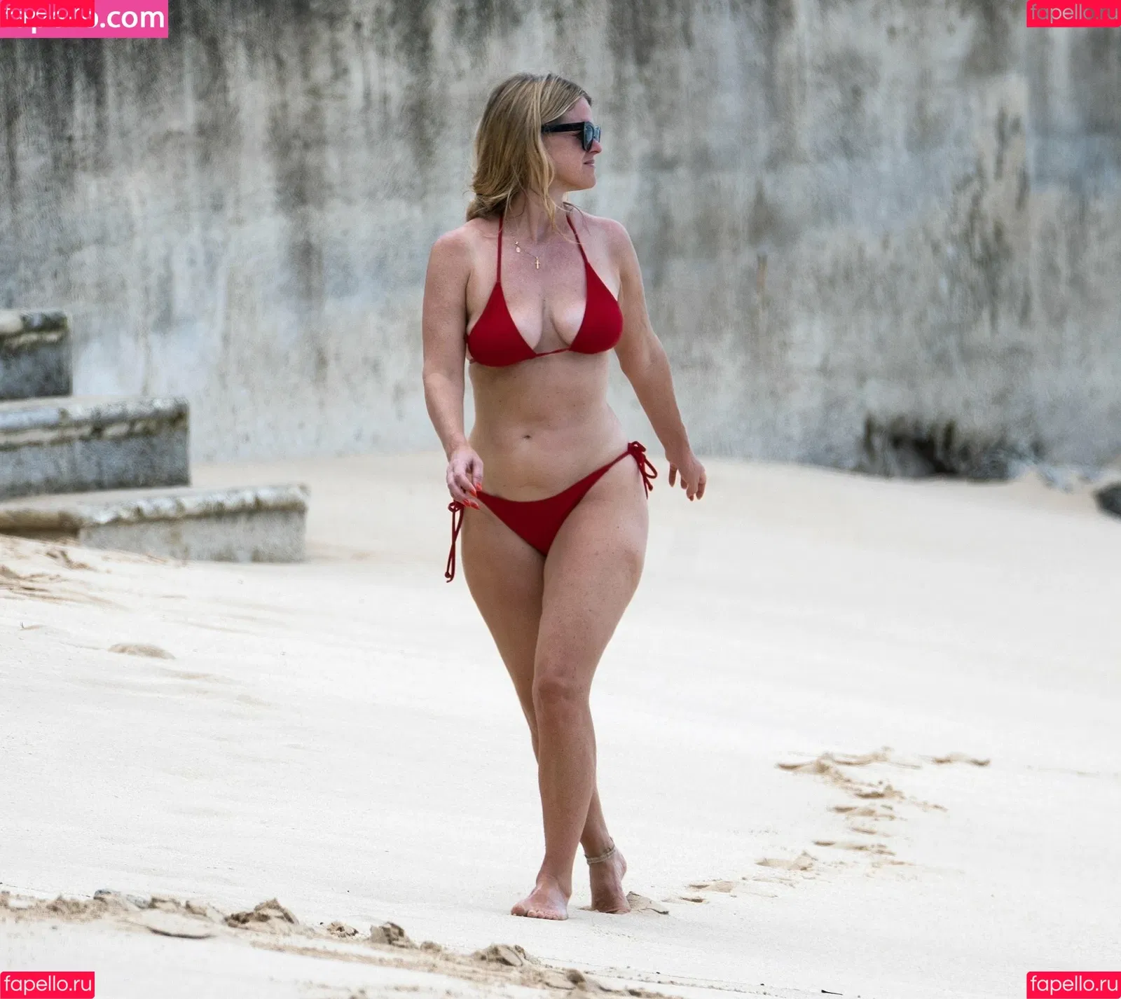Alice Eve Onlyfans Photo Gallery 