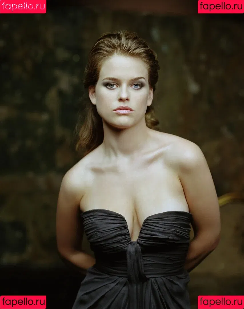 Alice Eve Onlyfans Photo Gallery 