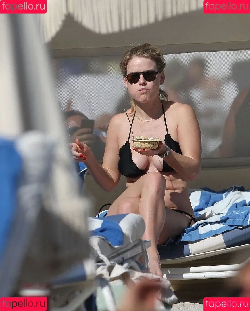 Alice Eve Onlyfans Photo Gallery 