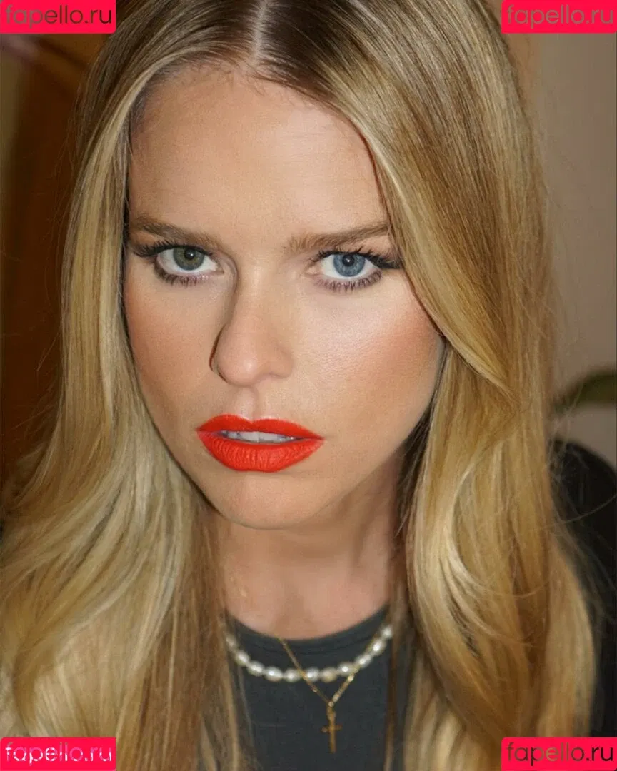 Alice Eve Onlyfans Photo Gallery 