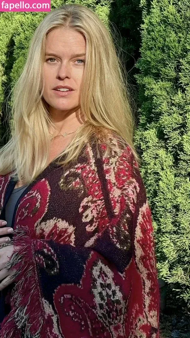 Alice Eve Onlyfans Photo Gallery 