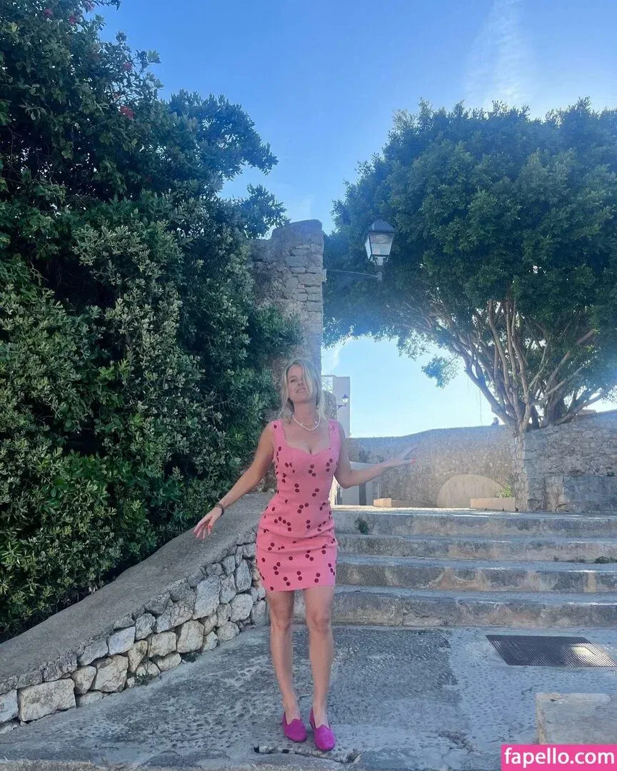 Alice Eve Onlyfans Photo Gallery 