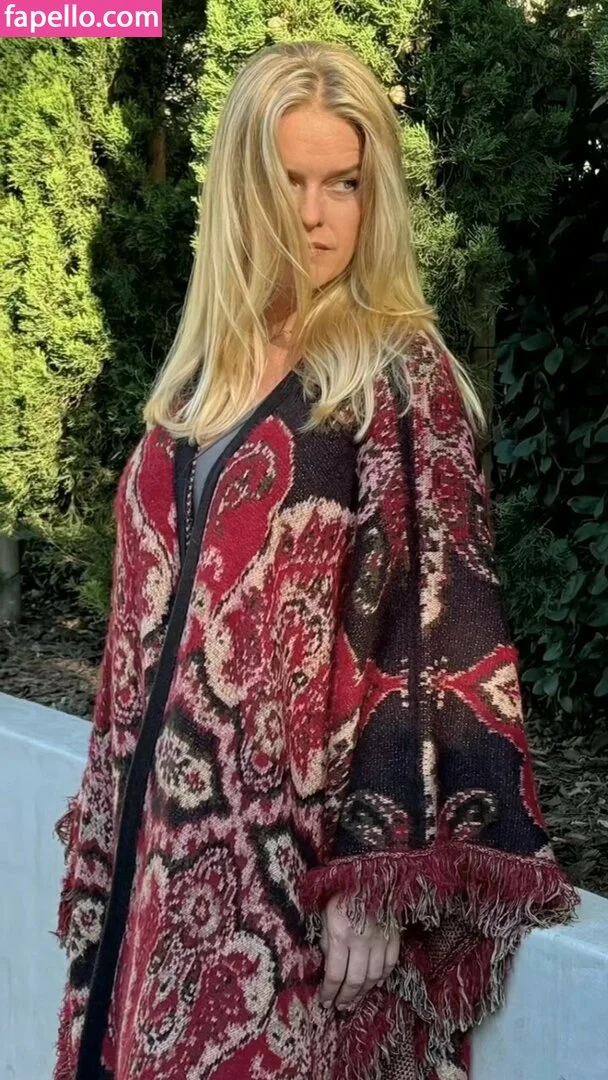 Alice Eve Onlyfans Photo Gallery 