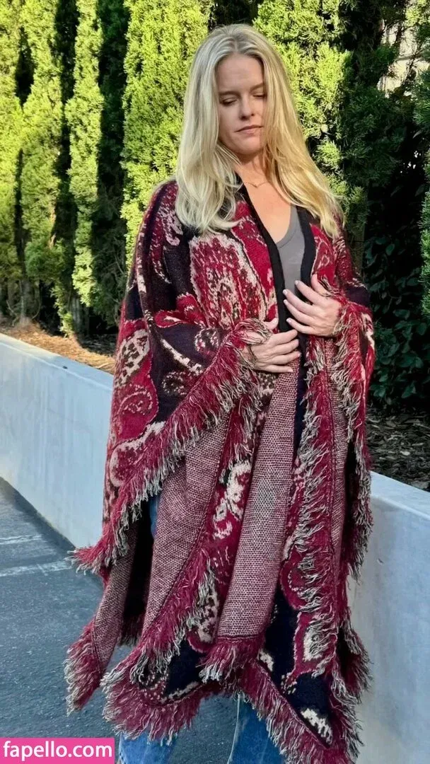 Alice Eve Onlyfans Photo Gallery 