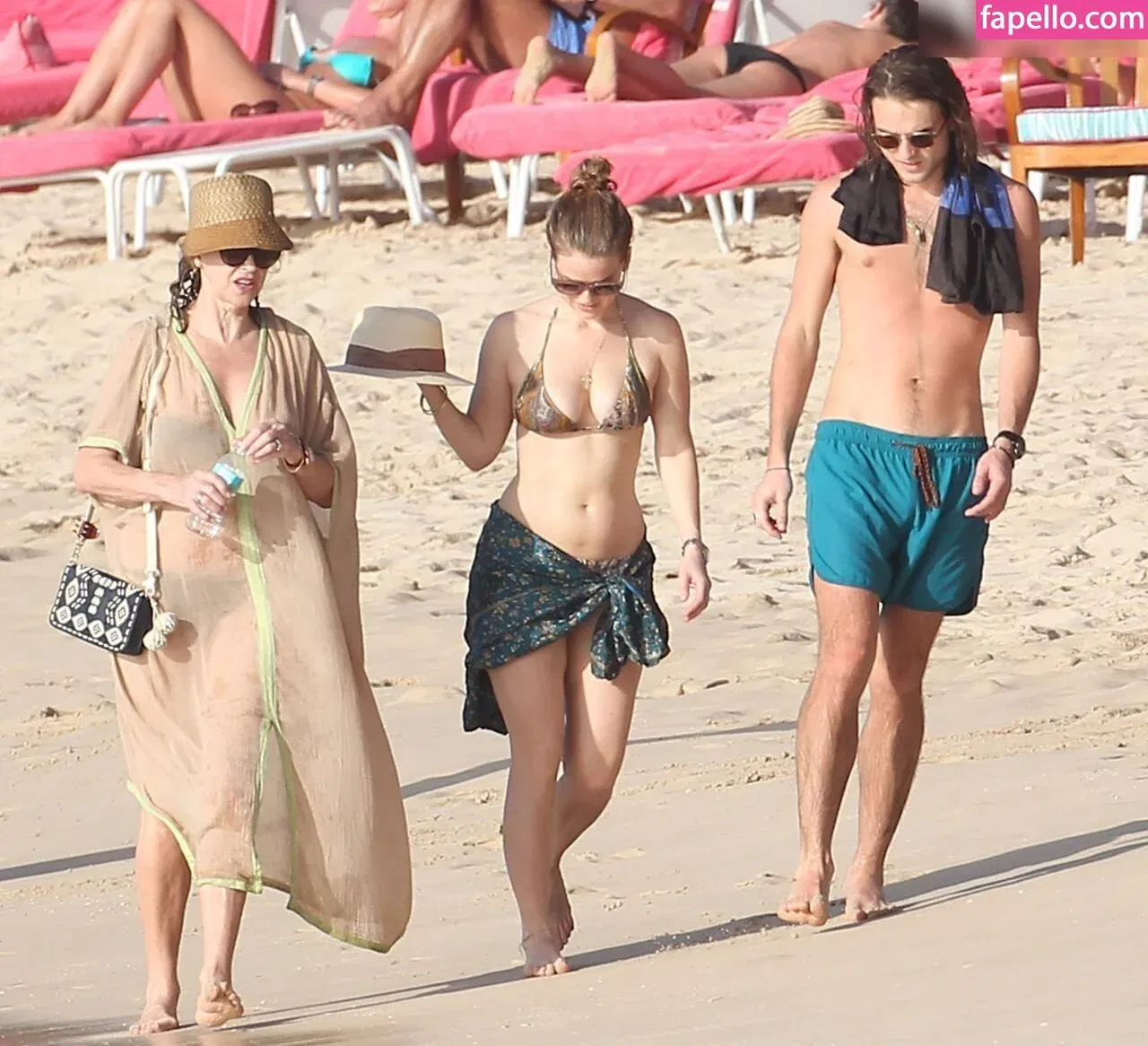 Alice Eve Onlyfans Photo Gallery 