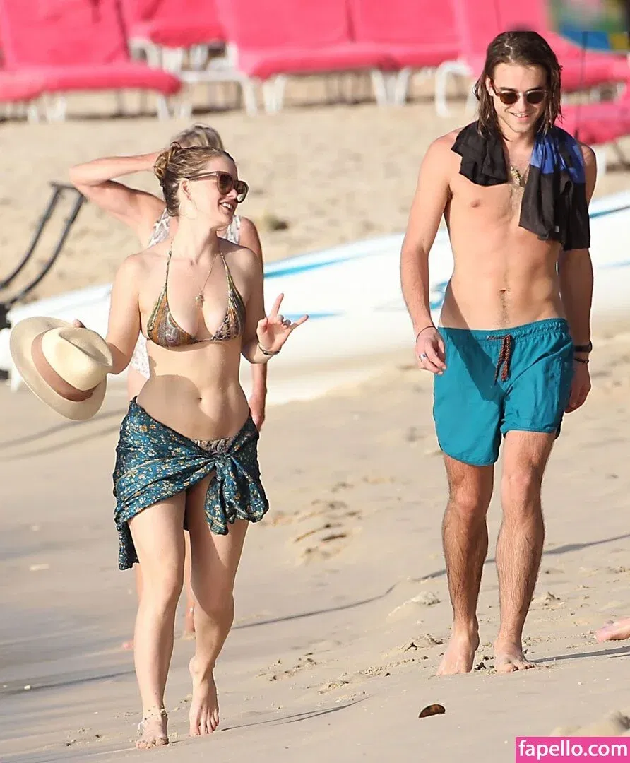 Alice Eve Onlyfans Photo Gallery 