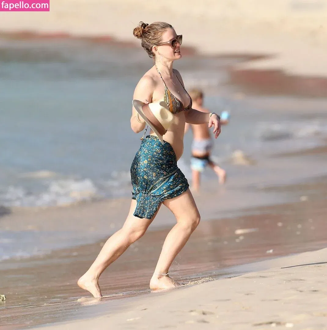 Alice Eve Onlyfans Photo Gallery 