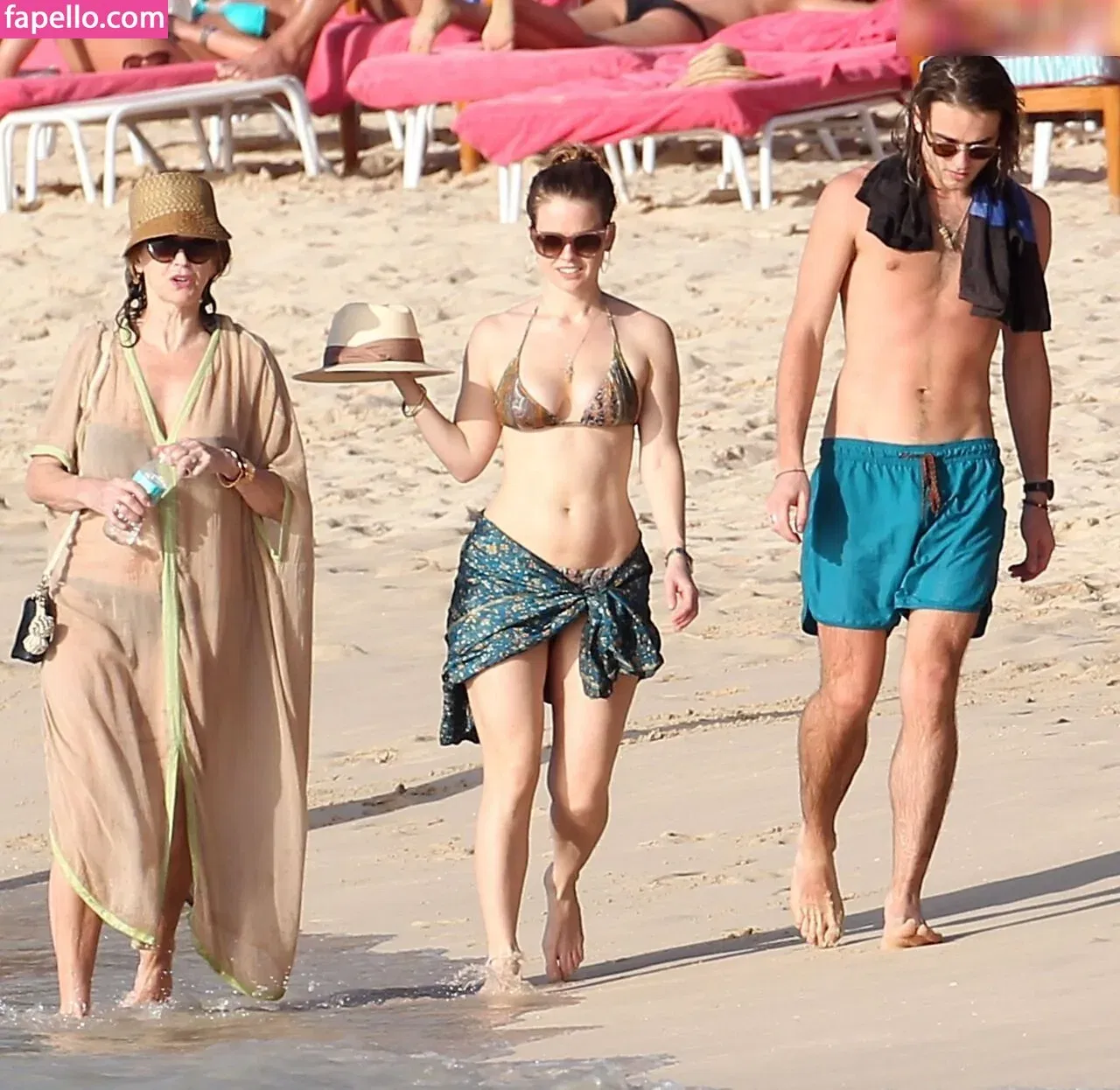 Alice Eve Onlyfans Photo Gallery 